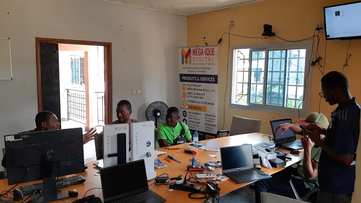 Atelier IoT et domotique avec matériel connecté, Mega-Ique Digital à Douala